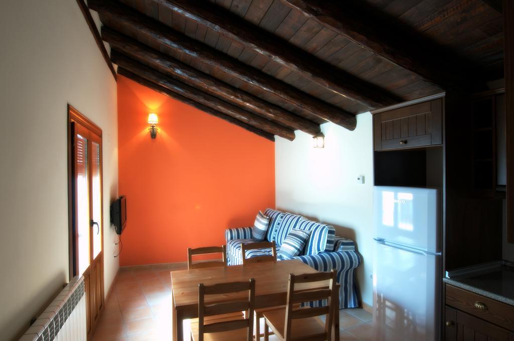 Apartamentos Cine Capicol Albarracín Rum bild