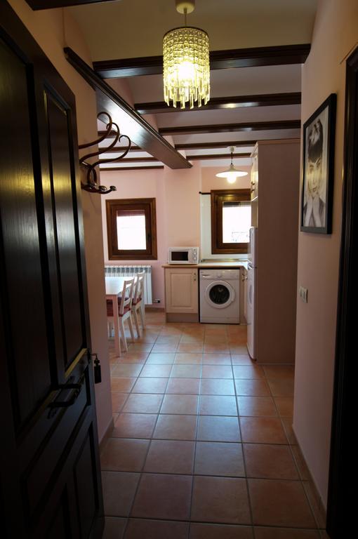 Apartamentos Cine Capicol Albarracín Rum bild